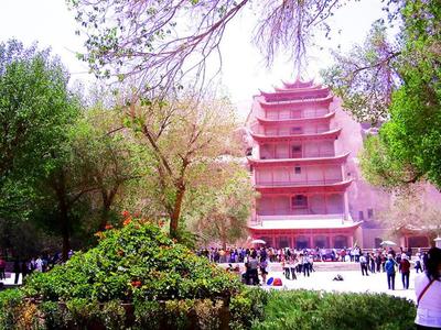 甘肅與青海旅游包車服務(wù)指南 費(fèi)用、選擇與注意事項(xiàng)